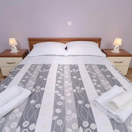 شقة One Bedroom With Balcony And Sea View 2